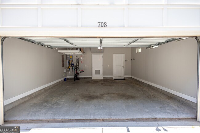 Building Photo - 708 Banton Dr NW