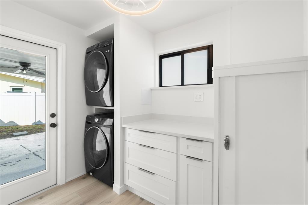 Building Photo - 455 SW 14th Ct