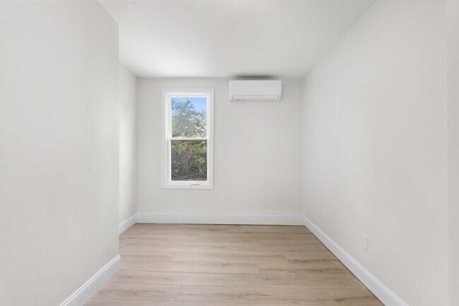 Building Photo - 173 Van Horne St