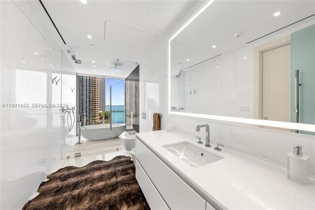 Building Photo - 300 Biscayne Blvd Way