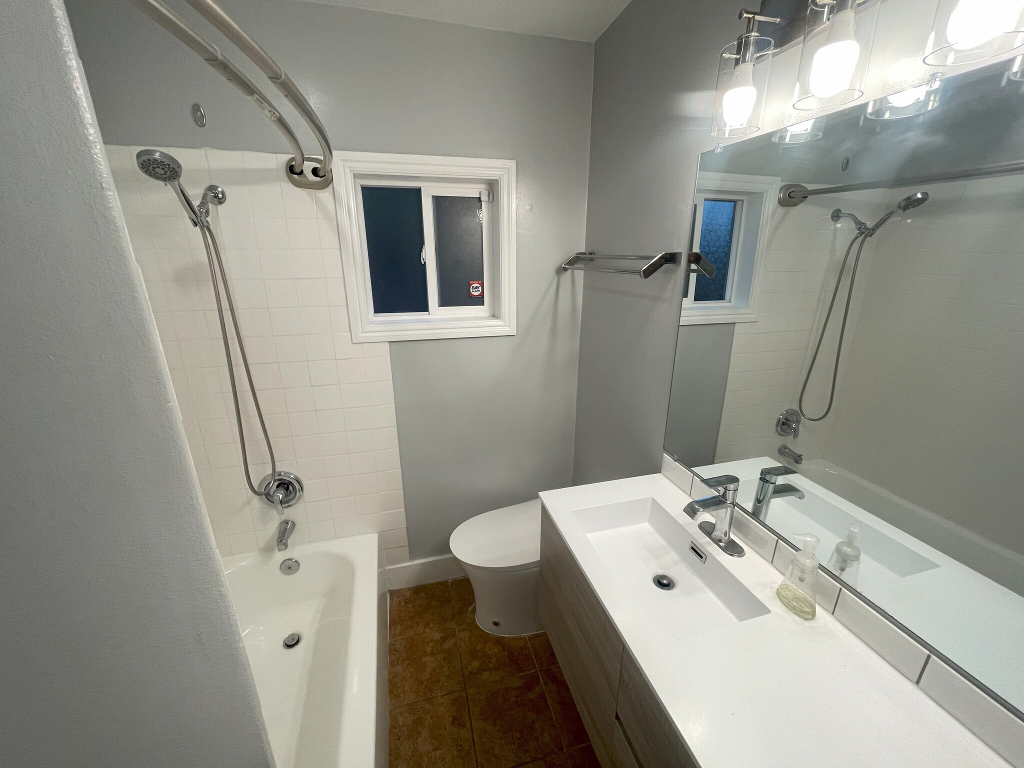 Bathroom View 1 - 4844 Daisy St