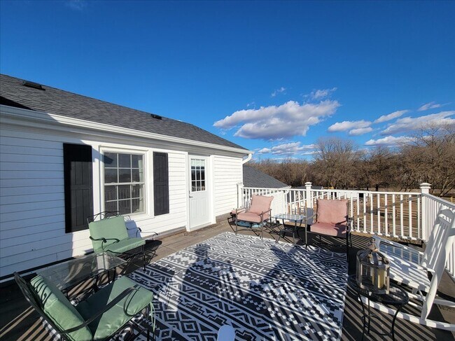 Building Photo - 708 S Rose Farm Rd