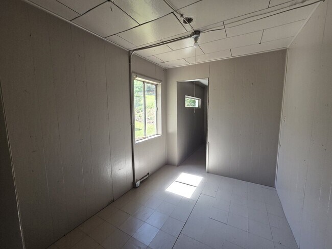 Building Photo - 3950 Shoestring Rd