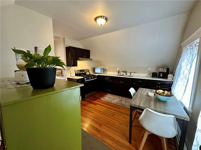 Building Photo - 1003-1003 Narragansett Blvd