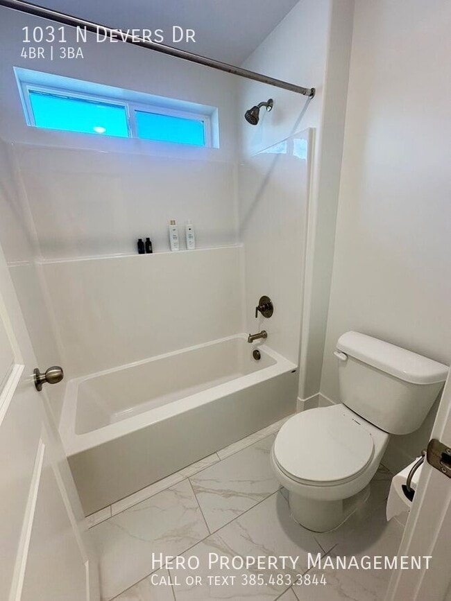 Building Photo - 1031 Devers Dr