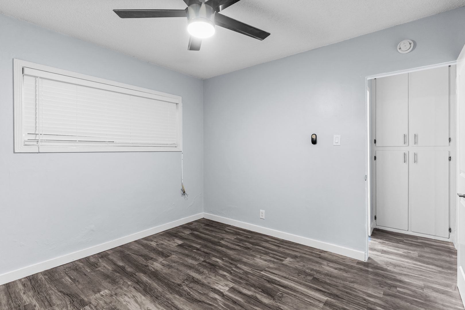 Building Photo - 925 E 19th St