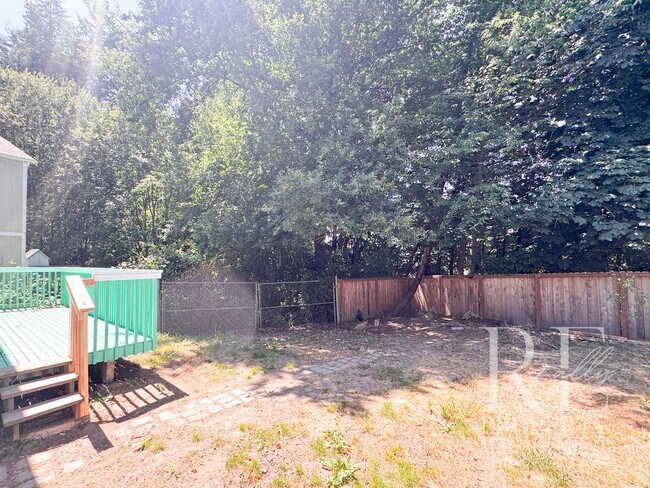 Building Photo - 2090 NE Green Glen Ln
