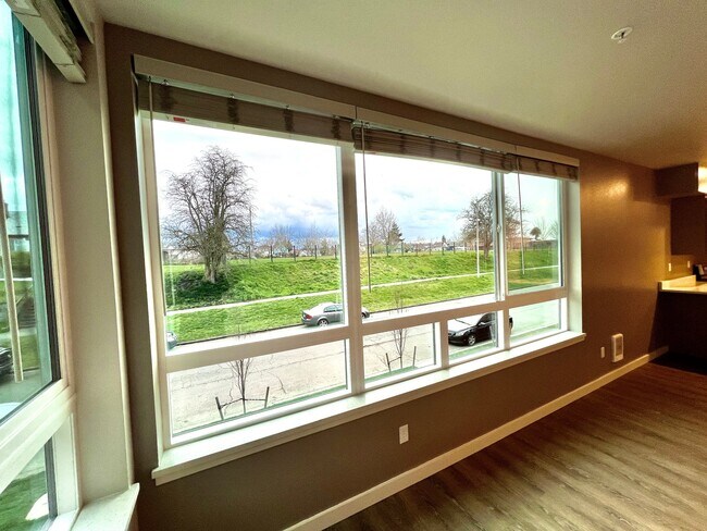 Building Photo - 2330 Yakima Ct