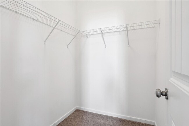 Building Photo - Huntington Pointe