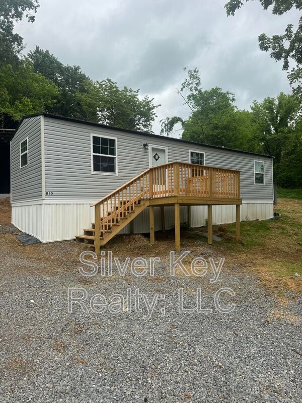 Primary Photo - 1004 S Jackson St