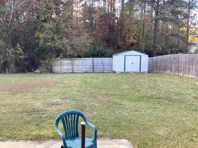 Building Photo - Outstanding Four Bedroom Home Approximately Ten Minutes Away from Ft. Jackson!