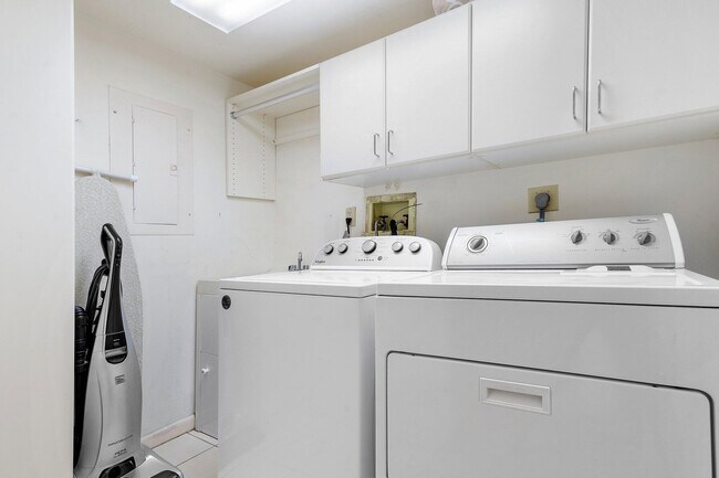 Building Photo - 5080 N Ocean Dr