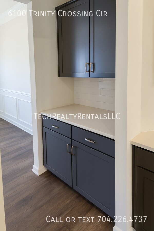 Building Photo - 6100 Trinity Xing Cir