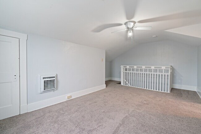 Building Photo - 5905 Hobart St