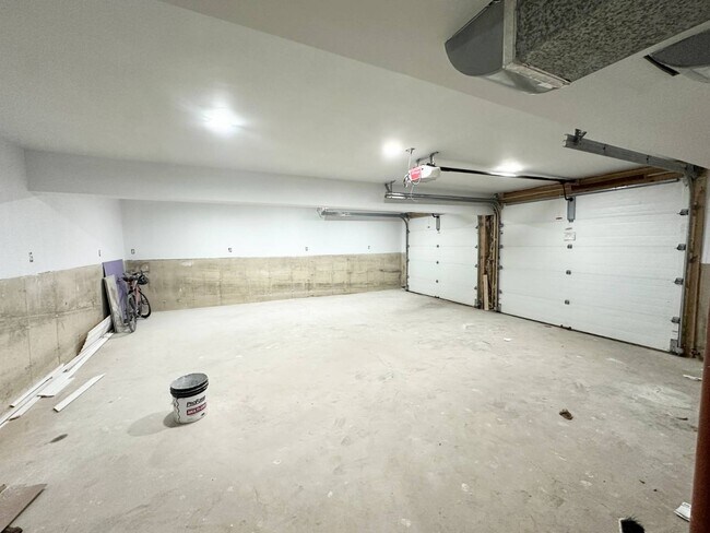 Building Photo - 76 Trottingham Ct