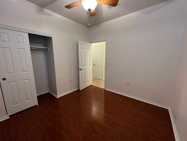 Building Photo - 815 Prairie Grass Ln
