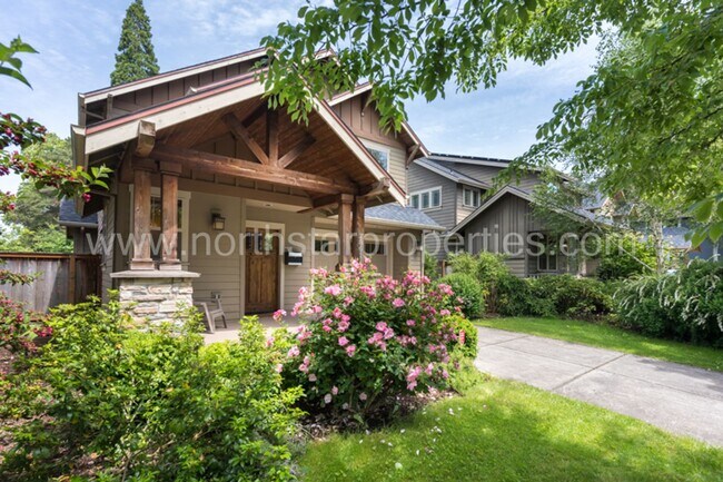 Building Photo - Charming SE Portland Craftsman
