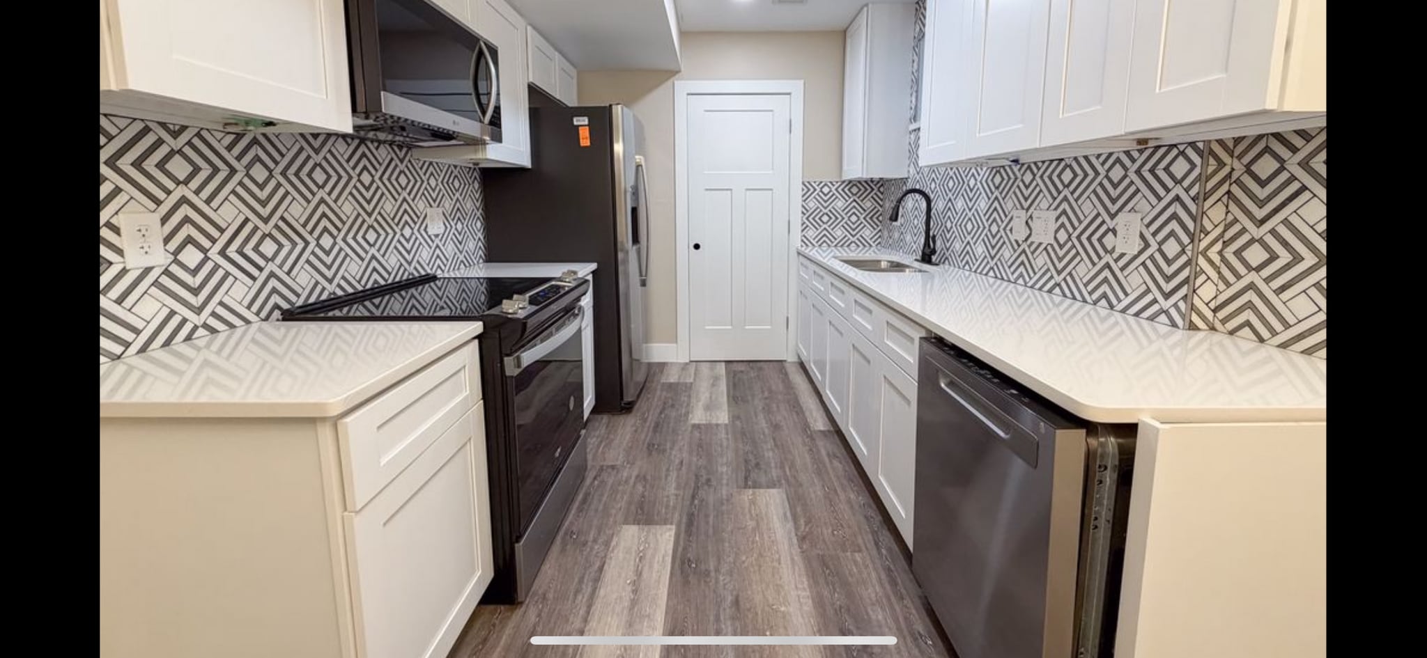 Building Photo - 573 Maple Sq