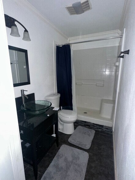 Building Photo - 3301 Thunderbird Ln