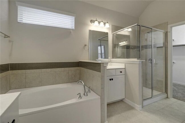 Building Photo - 624 Peregrine Way