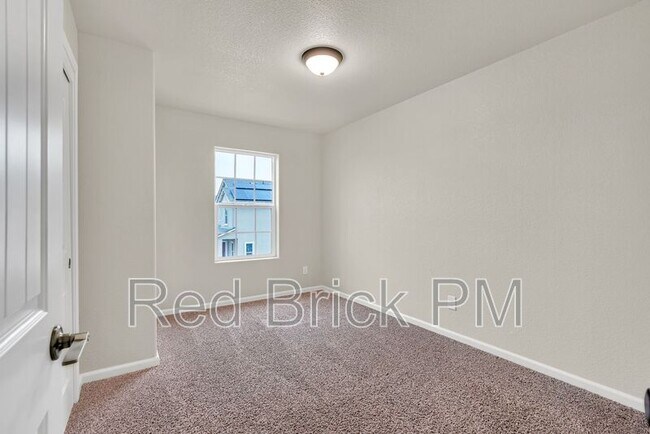 Building Photo - 3665 Venice Ave