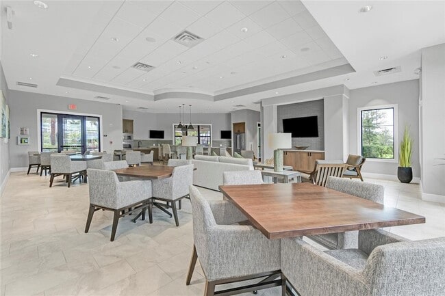 Building Photo - 4566 Silverwood Ln N