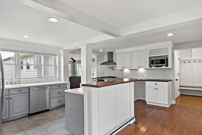 Building Photo - 539 Maple Ave