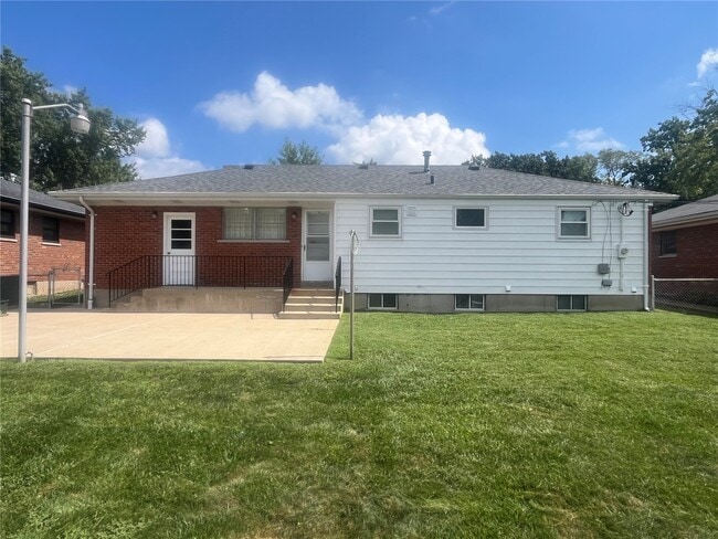 Building Photo - 8623 Villa Crest Dr