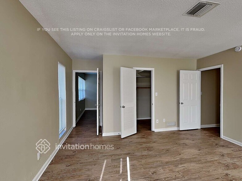 Building Photo - 122 Van Dyck Dr