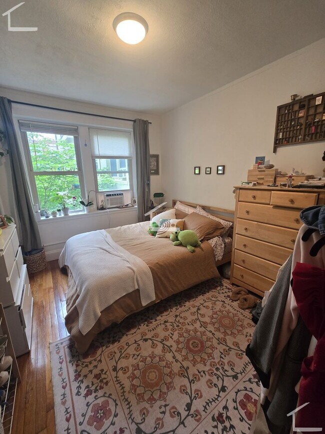 Building Photo - Awesome 2 bed in Allston