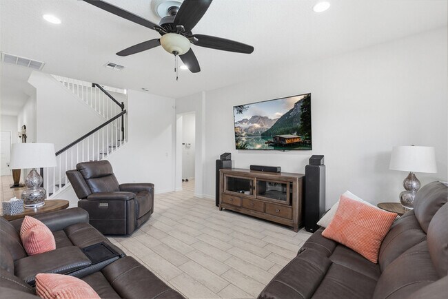 Building Photo - Waterfront Lake Nona Pool Home