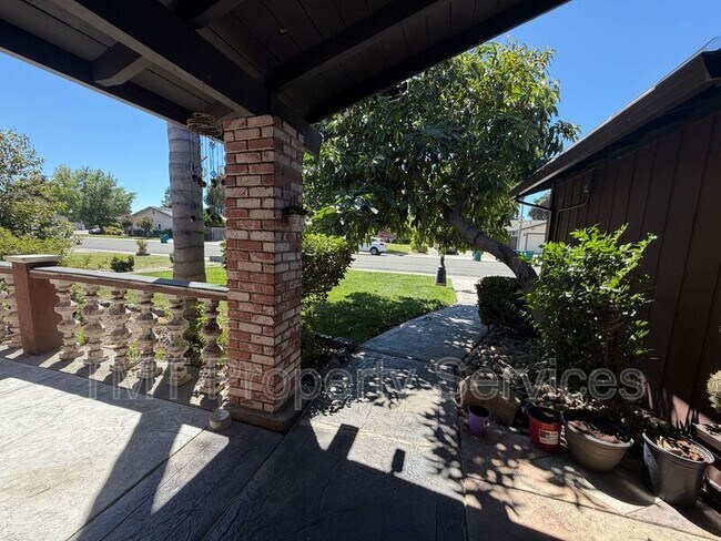 Building Photo - 930 Graywood Cir