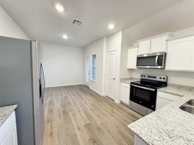 Building Photo - 810 Shear Dr