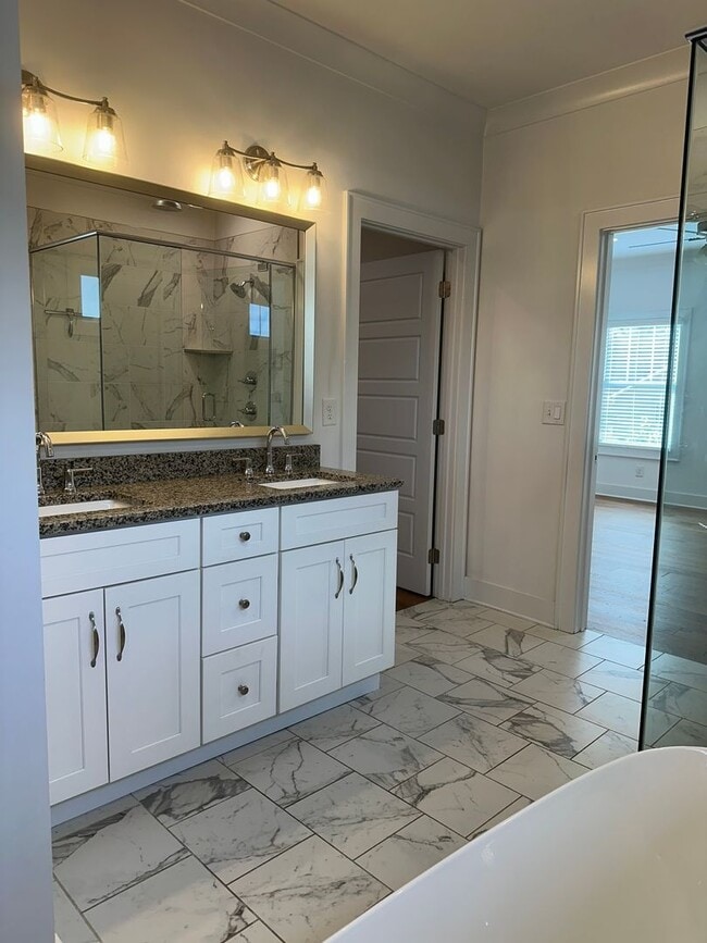 Building Photo - 3 Bedroom / 2 Bath  Johnson City TN