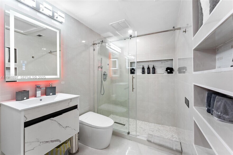 Building Photo - 2620 NE 15th St