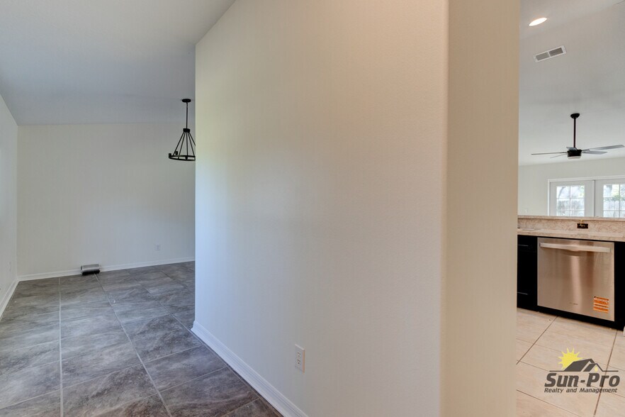 Building Photo - 5505 W Magnolia Ave