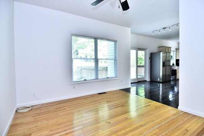 Building Photo - 145 Weed St