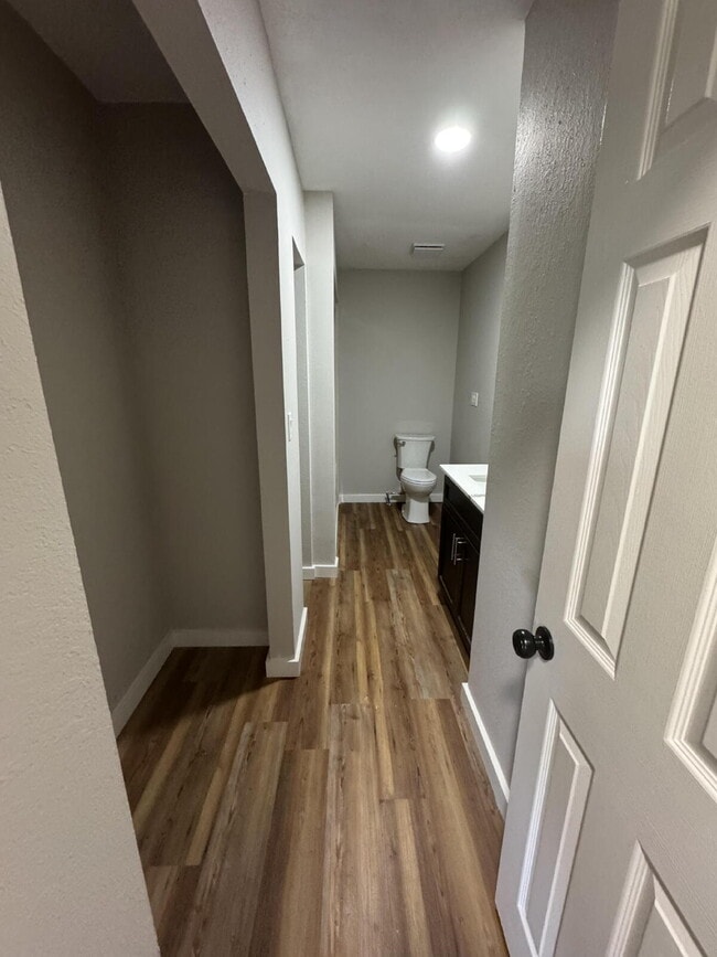 Building Photo - 1885 Everett Rd