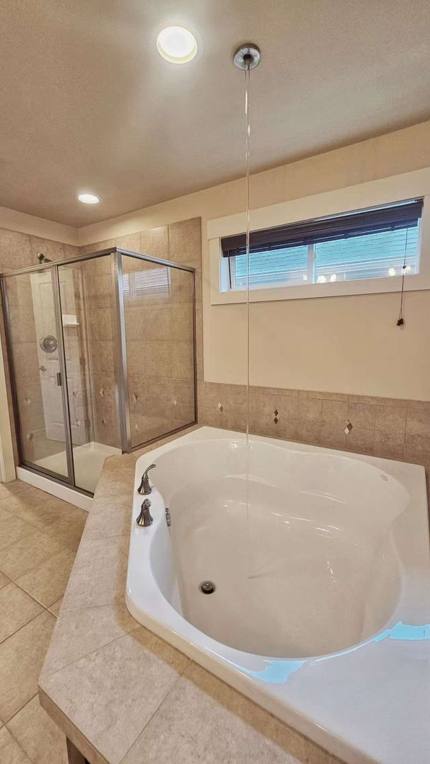 Building Photo - Beautiful 5 Bed 3.5 Bath Home in Redmond R...