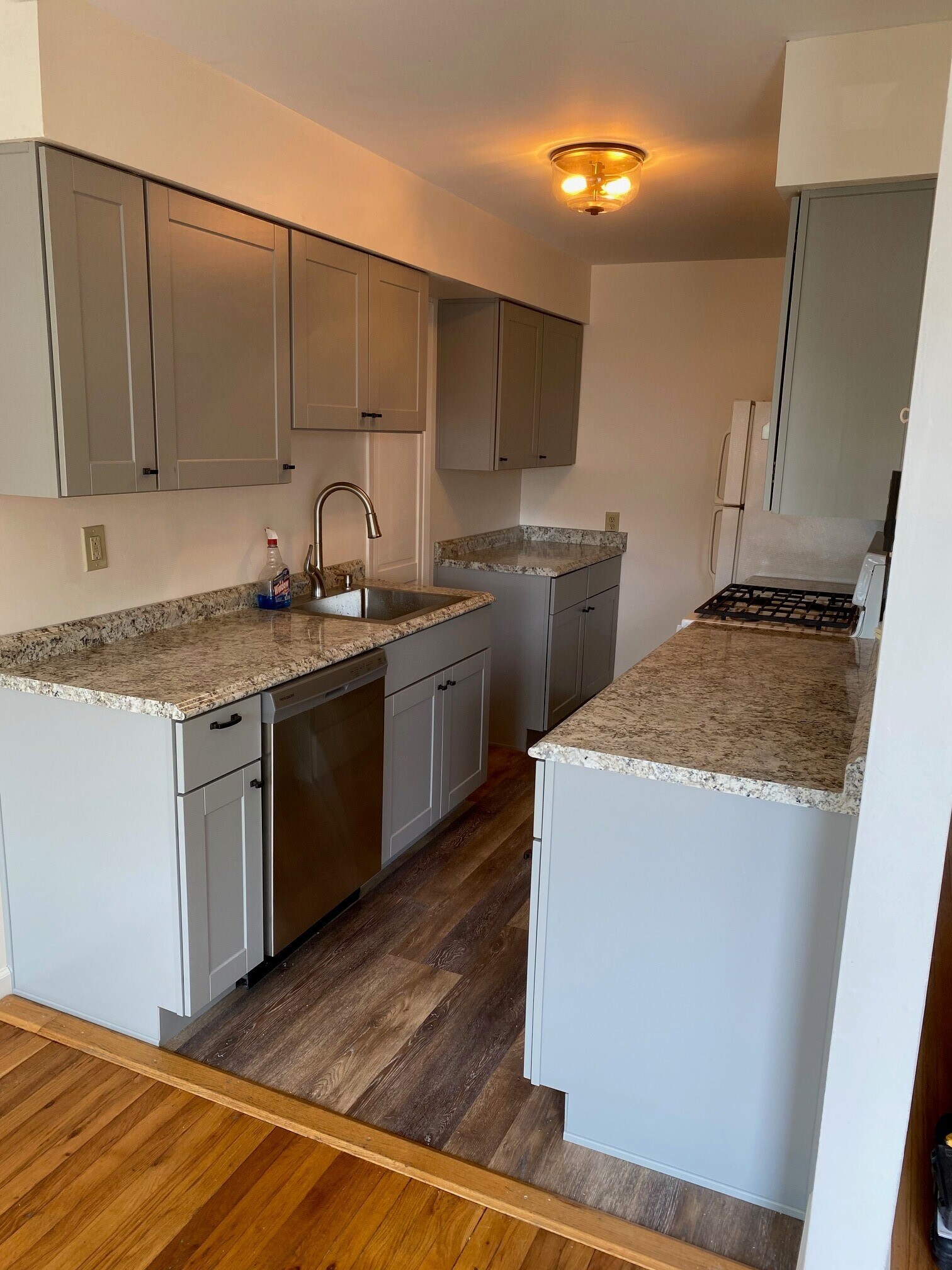 Building Photo - 6 Colonial Rd