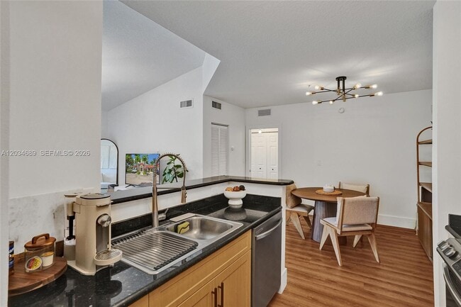 Building Photo - 6841 SW 44th St