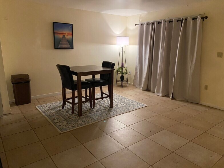 Building Photo - 213 10th St NW