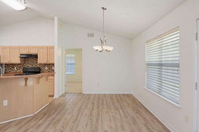 Building Photo - 9750 Parker Lake Cir