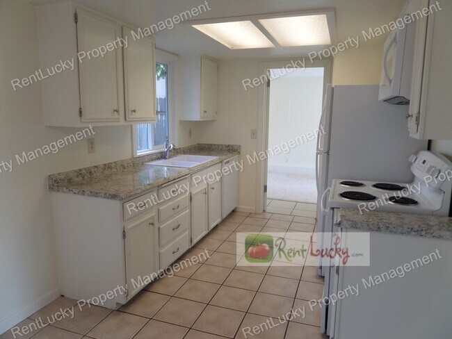 Building Photo - Adorable 3-Bedroom Home with Fenced Yard in Great Bothell Neighborhood!