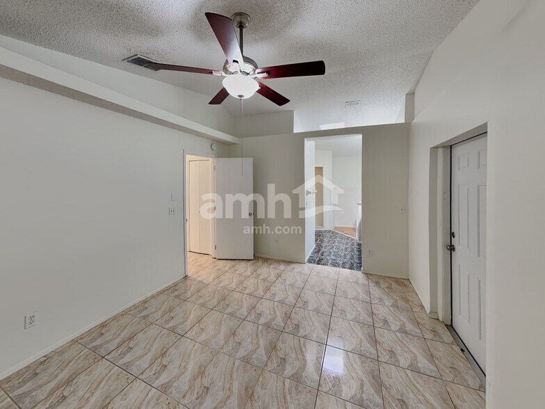 Building Photo - 1431 Londra Ln