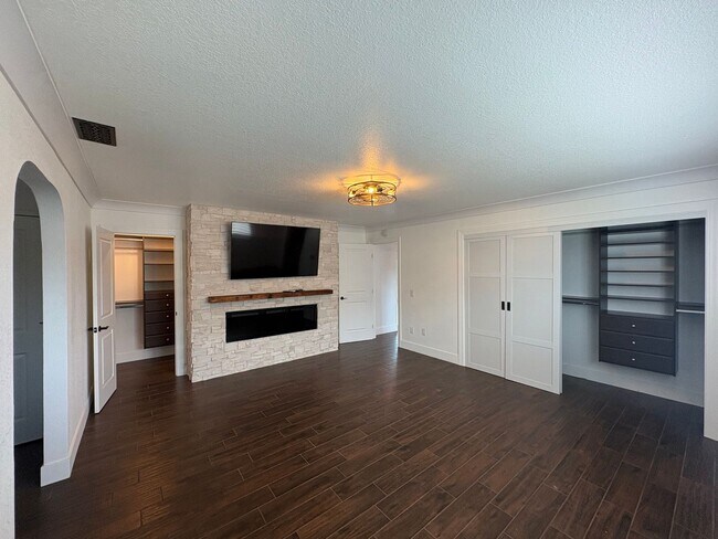 Building Photo - Spacious Vista Home with Large Lot, Designer Finishes & Guest Suite