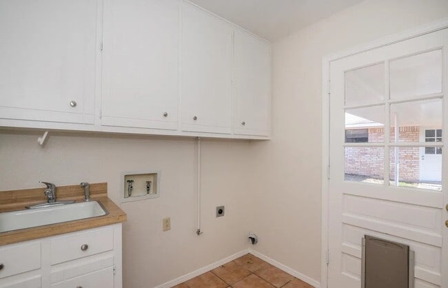 Building Photo - 4800 Gretna Green Ln