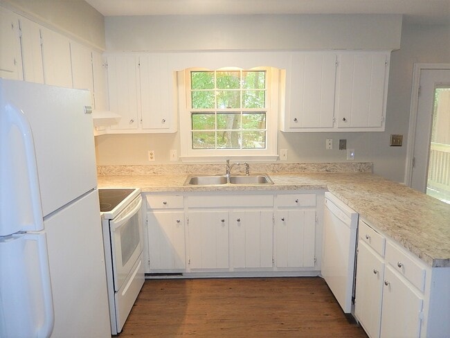 Building Photo - 6720 Glendower Rd