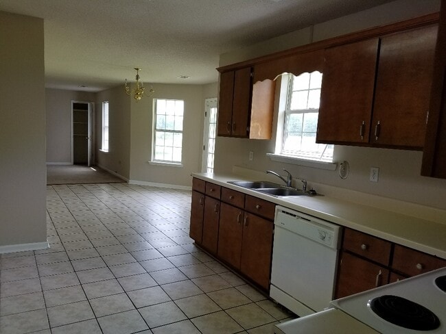 Building Photo - 707 Macey St