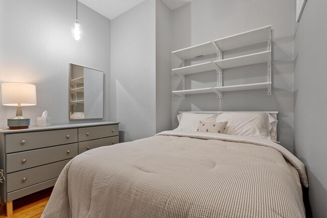 Building Photo - 113-115 Main St